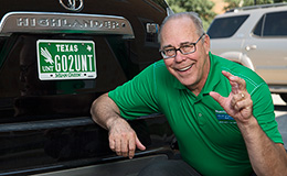 President Smatresk with a license plate that says Go 2 UNT